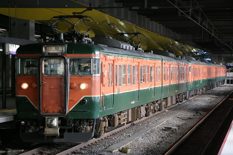 安全側線＞鉄道写真＞JR西日本＞113系5300番台（湘南色）